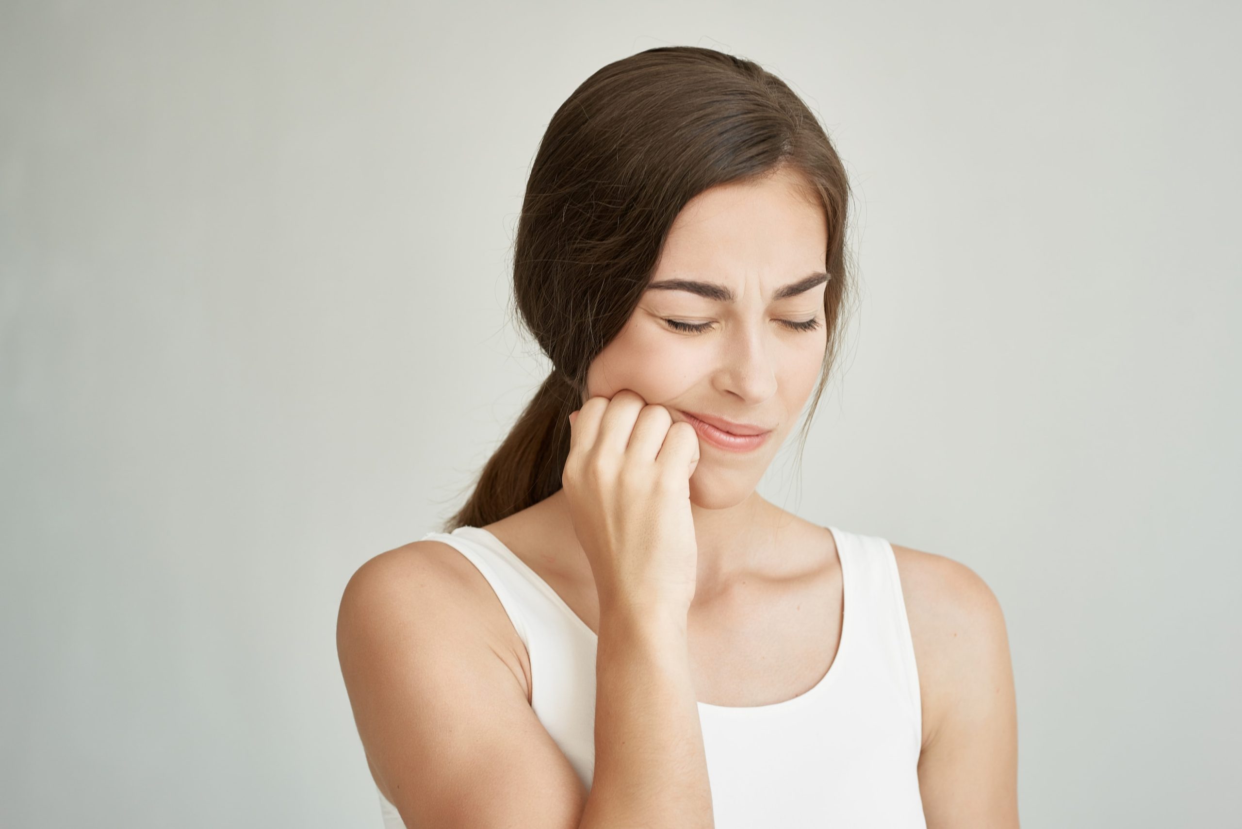 Woman with jaw pain